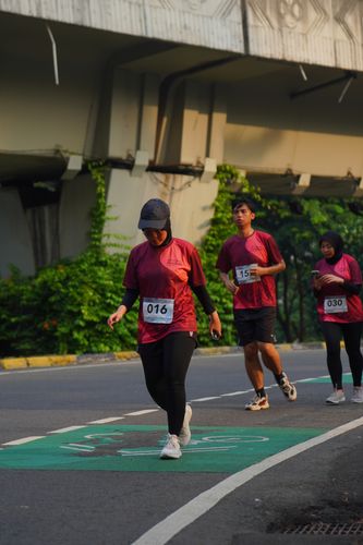 Race photo from Assurance Fun Run 2024