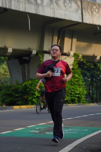 Race photo from Assurance Fun Run 2024