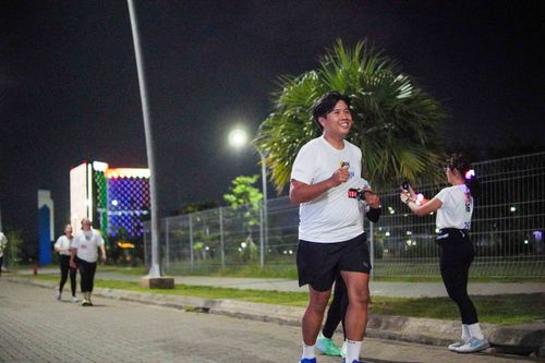Race photo from PIK NITE RUN VIBES