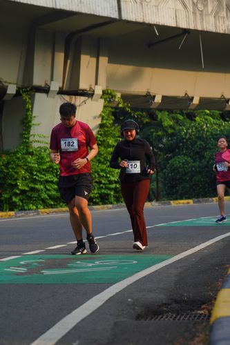 Race photo from Assurance Fun Run 2024