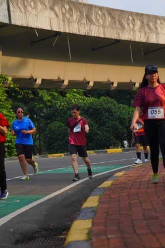 Race photo from Assurance Fun Run 2024
