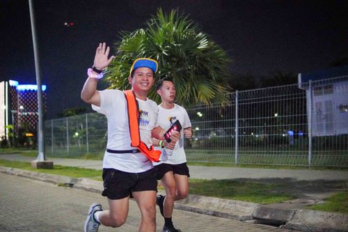 Race photo from PIK NITE RUN VIBES