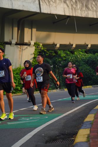 Race photo from Assurance Fun Run 2024