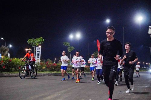 Race photo from PIK NITE RUN VIBES