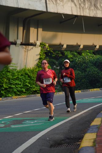Race photo from Assurance Fun Run 2024