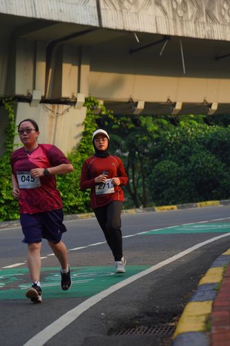 Race photo from Assurance Fun Run 2024