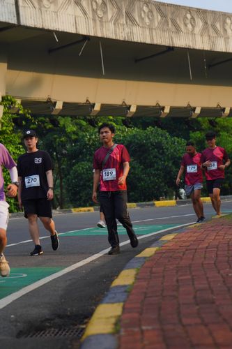 Race photo from Assurance Fun Run 2024