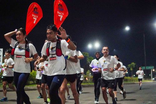 Race photo from PIK NITE RUN VIBES