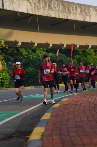 Race photo from Assurance Fun Run 2024