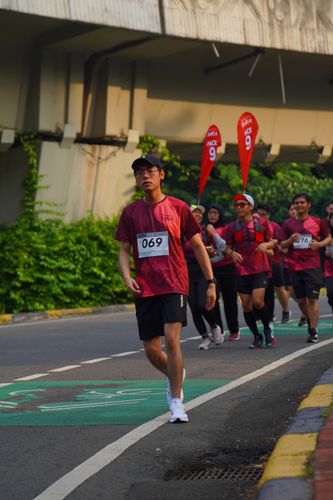 Race photo from Assurance Fun Run 2024