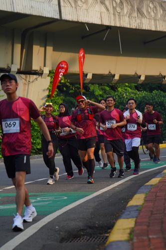 Race photo from Assurance Fun Run 2024