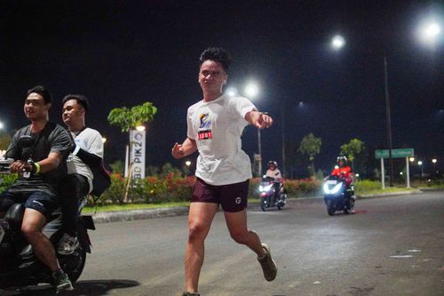 Race photo from PIK NITE RUN VIBES