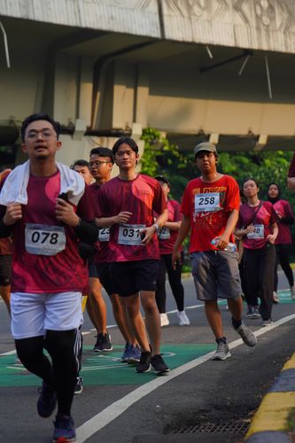Race photo from Assurance Fun Run 2024