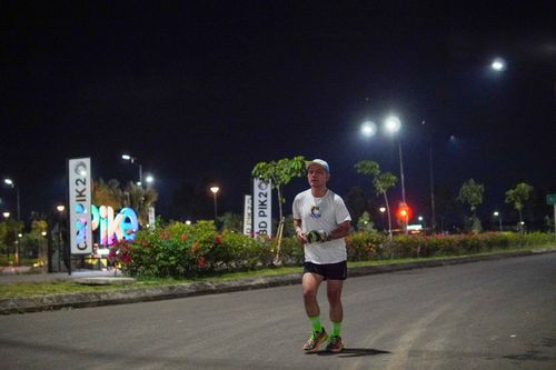 Race photo from PIK NITE RUN VIBES