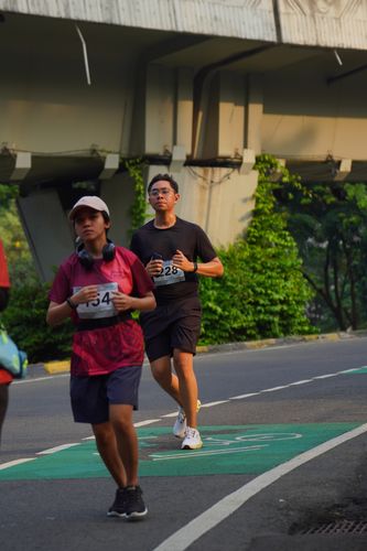 Race photo from Assurance Fun Run 2024