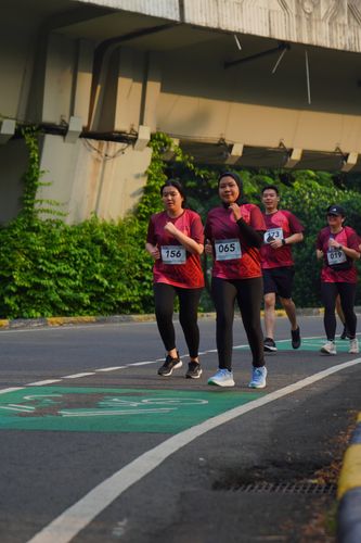 Race photo from Assurance Fun Run 2024