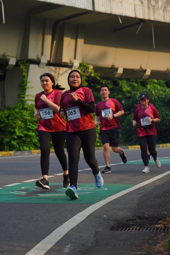 Race photo from Assurance Fun Run 2024