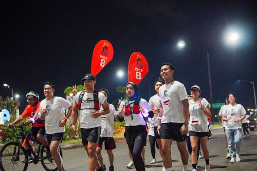 Race photo from PIK NITE RUN VIBES
