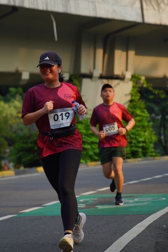 Race photo from Assurance Fun Run 2024
