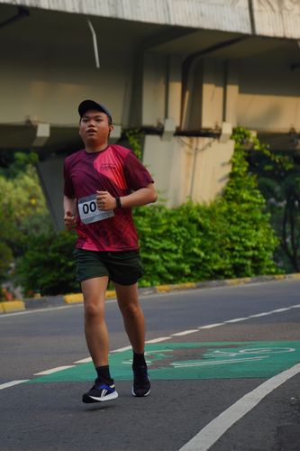 Race photo from Assurance Fun Run 2024