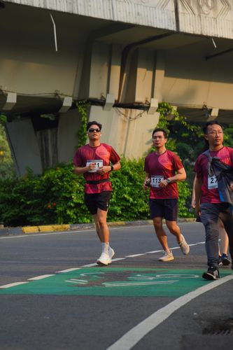 Race photo from Assurance Fun Run 2024