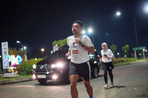 Race photo from PIK NITE RUN VIBES