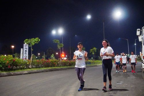 Race photo from PIK NITE RUN VIBES
