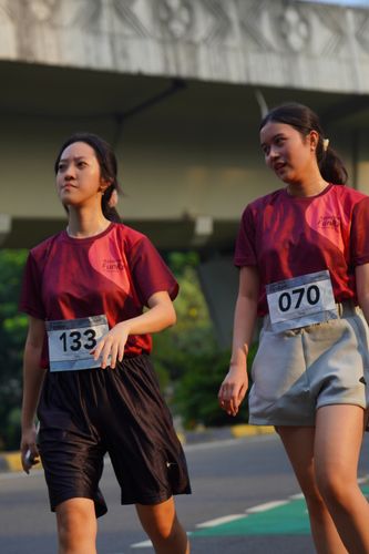 Race photo from Assurance Fun Run 2024