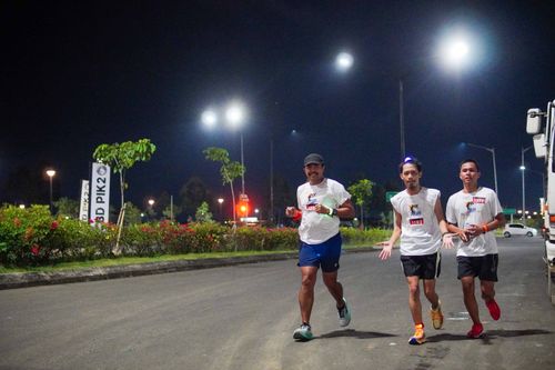 Race photo from PIK NITE RUN VIBES