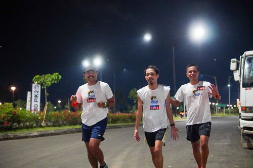 Race photo from PIK NITE RUN VIBES