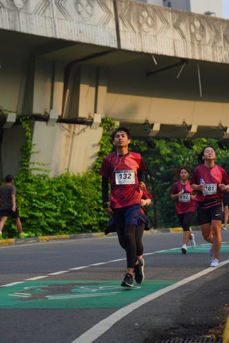 Race photo from Assurance Fun Run 2024