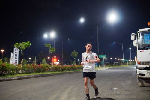 Race photo from PIK NITE RUN VIBES