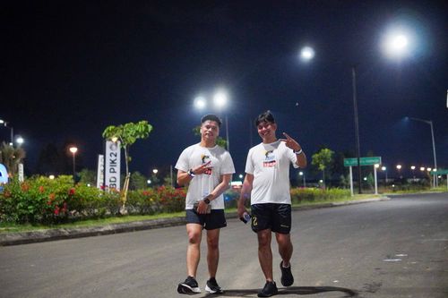 Race photo from PIK NITE RUN VIBES