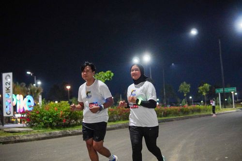 Race photo from PIK NITE RUN VIBES