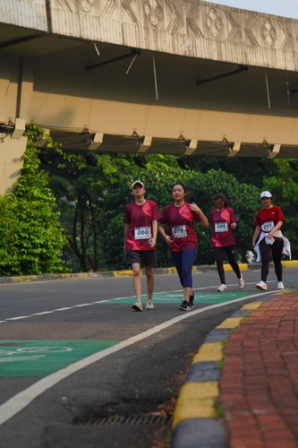 Race photo from Assurance Fun Run 2024