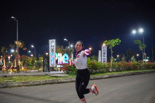Race photo from PIK NITE RUN VIBES