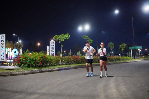 Race photo from PIK NITE RUN VIBES