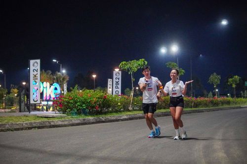 Race photo from PIK NITE RUN VIBES
