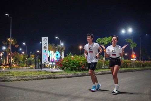 Race photo from PIK NITE RUN VIBES