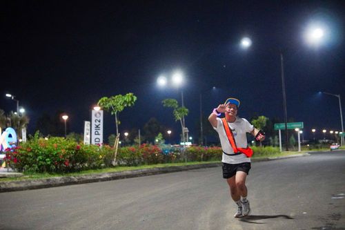 Race photo from PIK NITE RUN VIBES