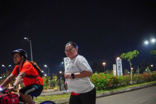 Race photo from PIK NITE RUN VIBES