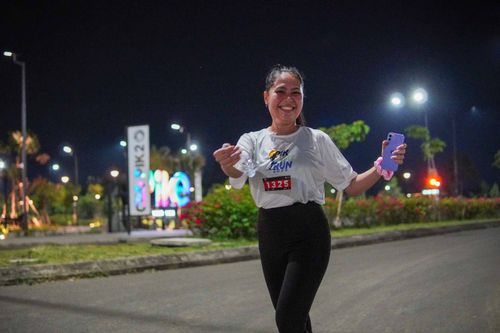 Race photo from PIK NITE RUN VIBES