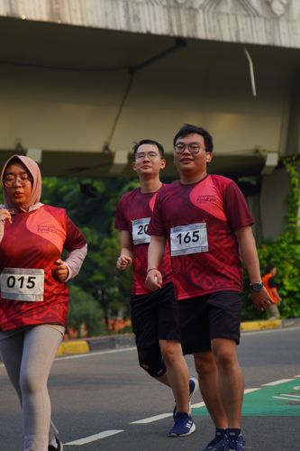 Race photo from Assurance Fun Run 2024