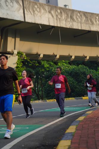 Race photo from Assurance Fun Run 2024