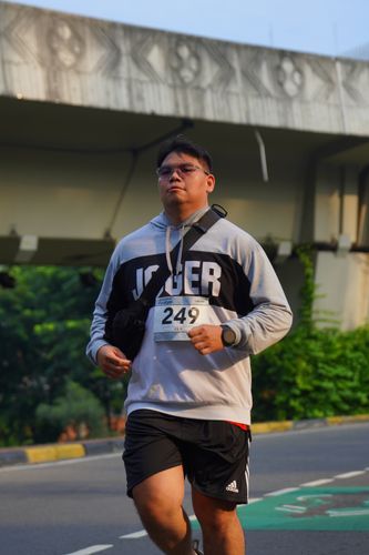 Race photo from Assurance Fun Run 2024