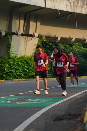 Race photo from Assurance Fun Run 2024