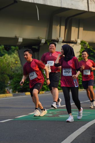 Race photo from Assurance Fun Run 2024