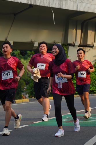 Race photo from Assurance Fun Run 2024