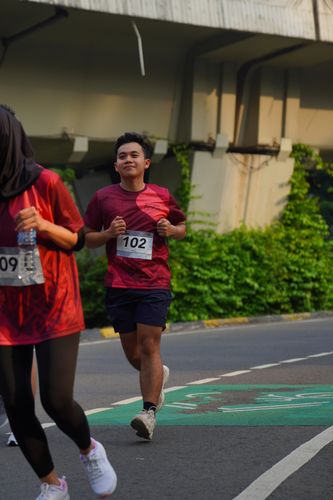 Race photo from Assurance Fun Run 2024
