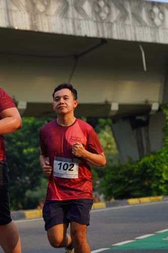 Race photo from Assurance Fun Run 2024